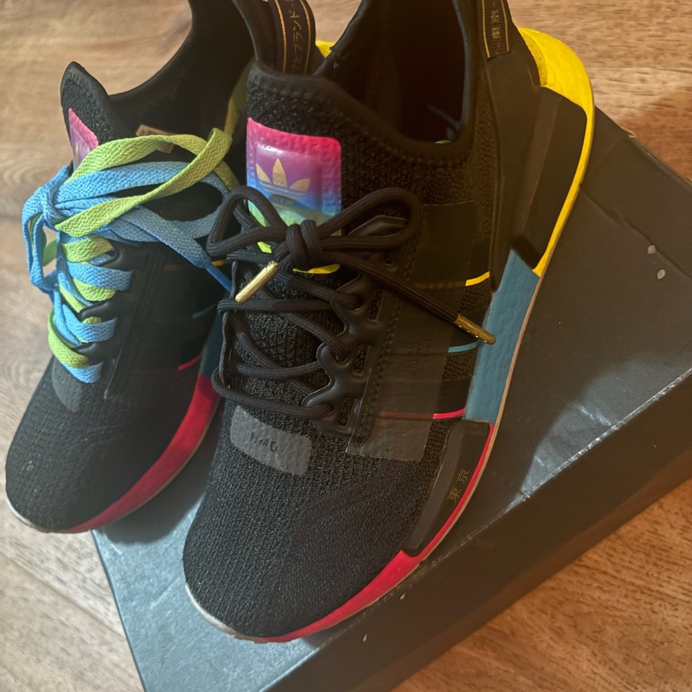 Adidas NMD R1s size 7 youth black with neon 3 different options for shoes laces